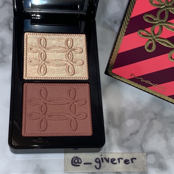 Nutcracker Sweet Copper Face Compact Extra Dimension Skinfinish MAC Highlighter - Picture 4 of 16
